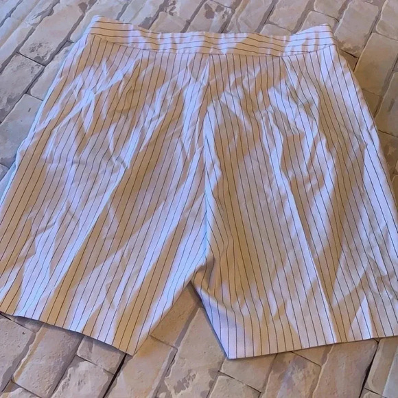 TEHAMA Nancy Haley golf shorts - Picture 2 of 3